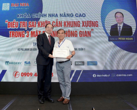 BS.CKI Lê Văn Minh cùng Giáo sư PETER NGAN